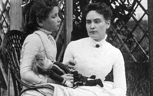 Helen Keller and Anne Sullivan (http://www.historicalstockphotos.com/images/xsmall/2437_anne_sullivan_seated_with_helen_keller.jpg ())